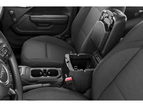 Used 2018 Jeep Wrangler Rubicon AWD/4WD image 4