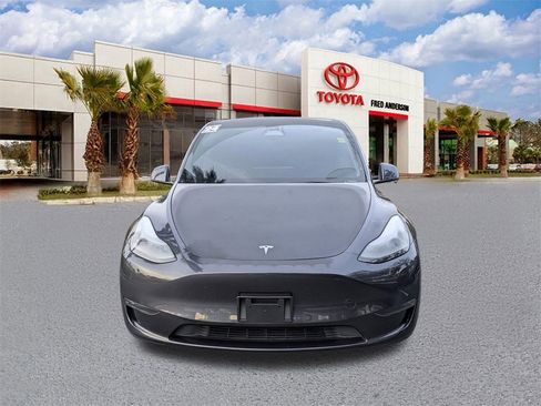 Used 2024 Tesla Model Y Long Range image 9
