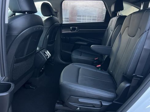 Certified 2023 Kia Sorento EX image 23