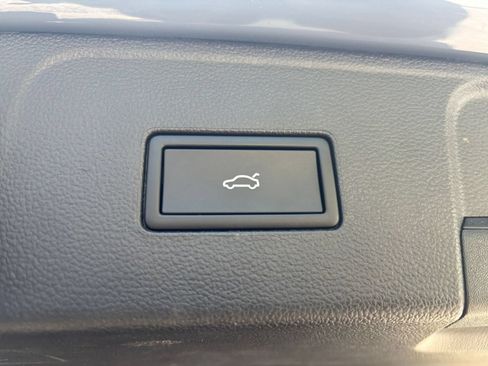 Used 2026 Volkswagen Atlas SE FWD image 19
