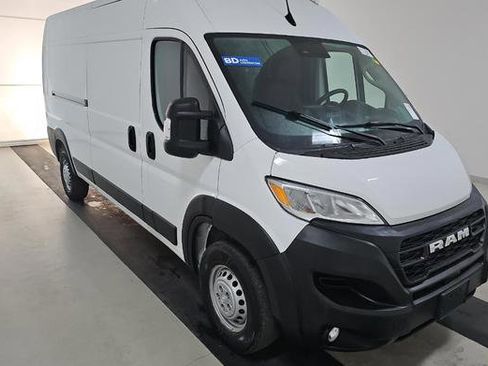 Used 2024 RAM ProMaster 2500 w/ Convenience Group FWD image 2