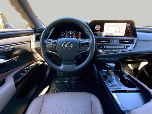 Used 2025 Lexus ES 350 w/ Premium Package FWD image 6