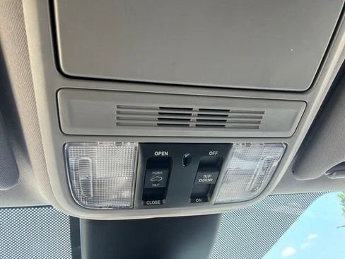 Used 2024 Honda Odyssey EX-L image 25