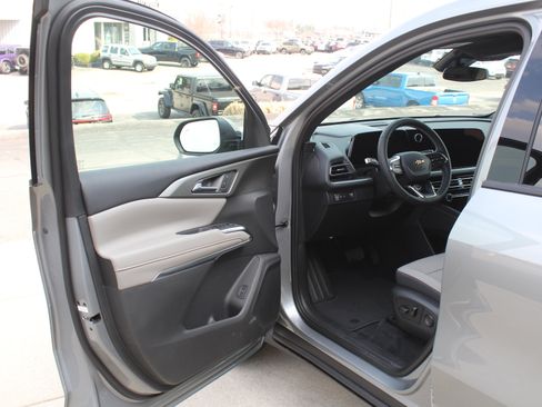 New 2026 Chevrolet Traverse LT image 8