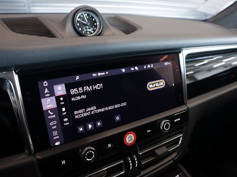 Certified 2026 Porsche Macan AWD/4WD image 22