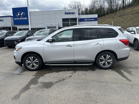 Used 2020 Nissan Pathfinder SV image 20