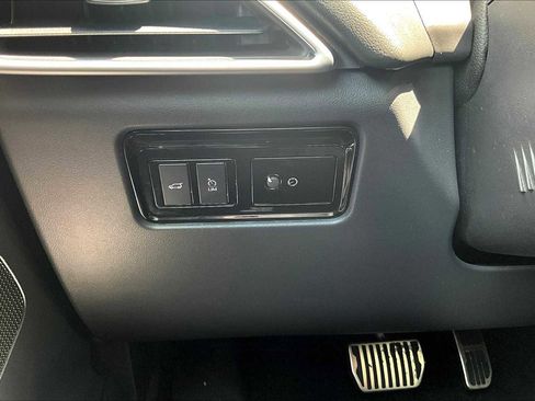 Used 2019 Jaguar F-PACE Premium image 68