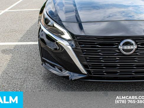 Used 2025 Nissan Altima 2.5 SV FWD image 12