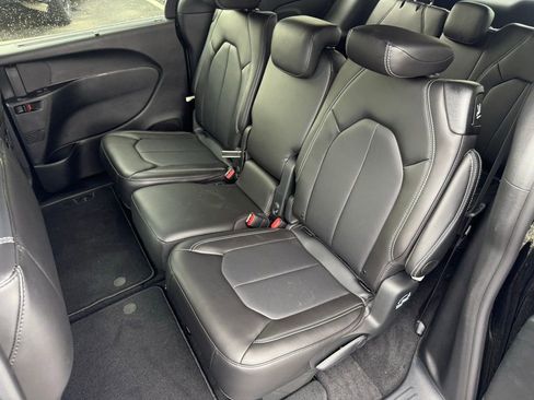New 2026 Chrysler Pacifica Select image 32