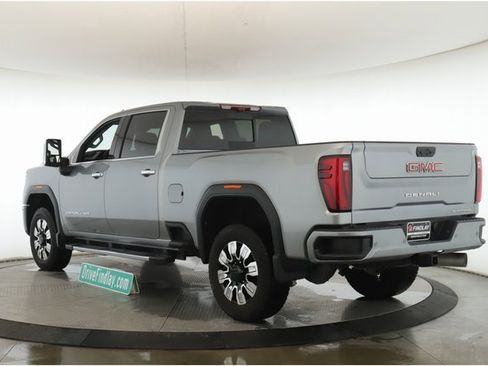 Used 2025 GMC Sierra 2500 Denali w/ Denali Reserve Package image 8
