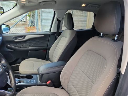 Used 2022 Ford Escape SE w/ SE Sport Appearance Package FWD image 9