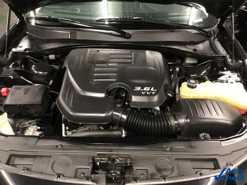 Used 2018 Chrysler 300 Touring w/ Sport Appearance Package image 41