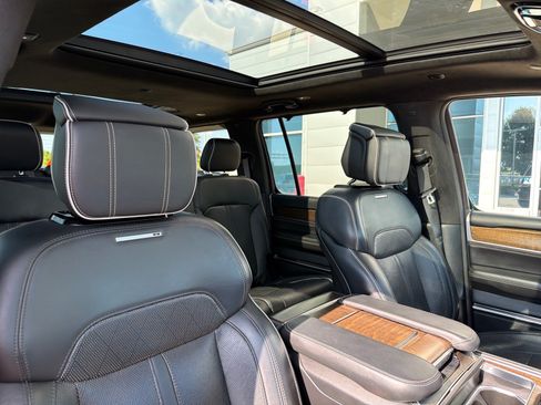 Used 2023 Jeep Grand Wagoneer Series II w/ Flexible Seating Group AWD/4WD image 32