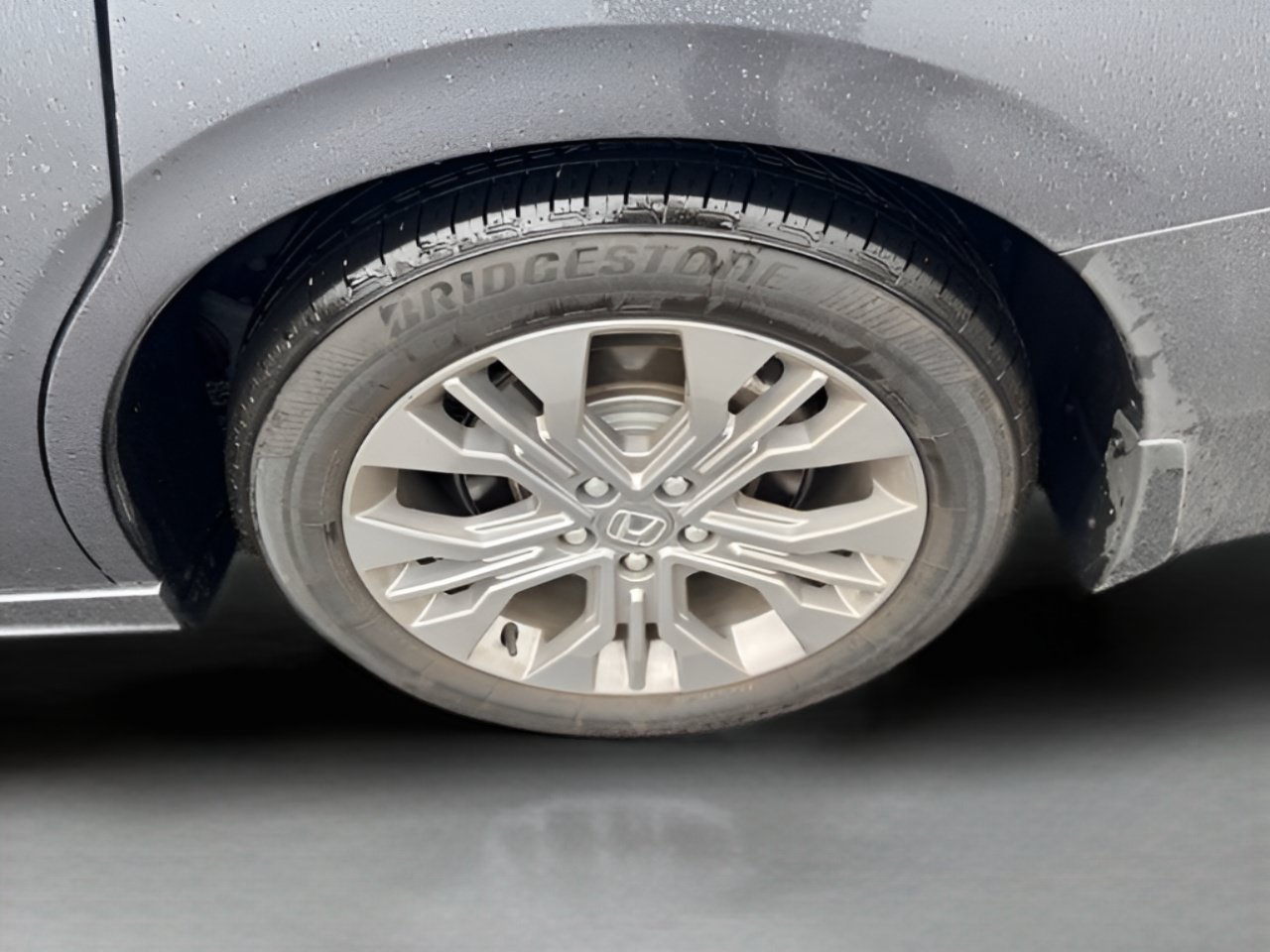 Used 2025 Honda Odyssey Touring image 3