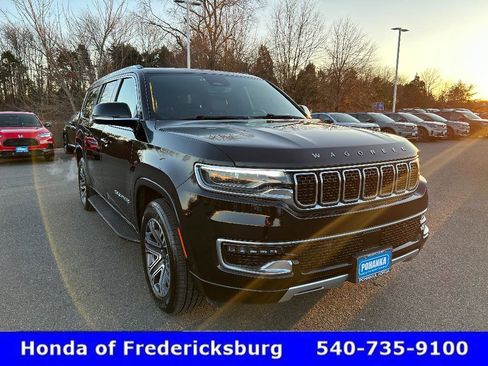 Used 2024 Jeep Wagoneer L Series II w/ Flexible Seating Group image 8