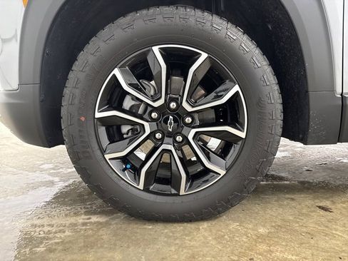 Used 2025 Chevrolet TrailBlazer ACTIV w/ Convenience Package image 9