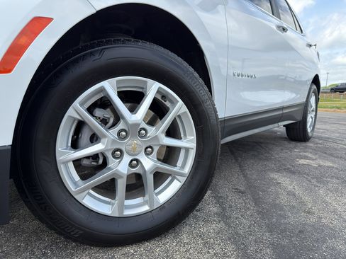 Used 2024 Chevrolet Equinox LT AWD/4WD image 9