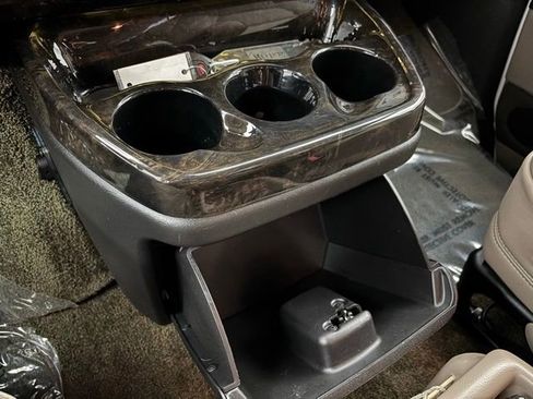 Used 2019 GMC Savana 2500 RWD image 33