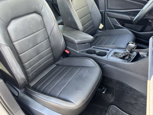 Used 2024 Volkswagen Jetta SE w/ Panoramic Sunroof Package image 9