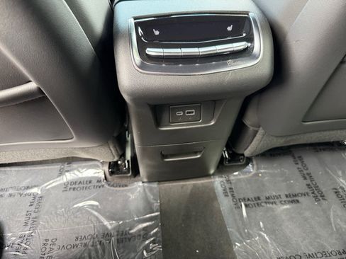 Used 2024 Cadillac XT6 Premium Luxury w/ Technology Package AWD/4WD image 16