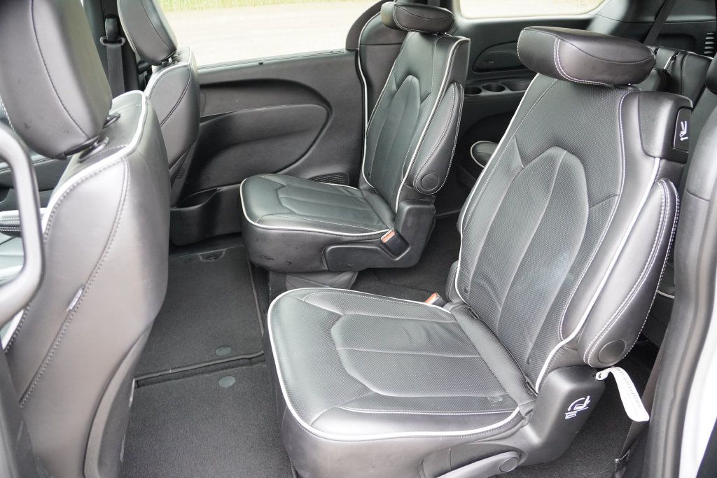 Certified 2026 Chrysler Pacifica Limited FWD image 17