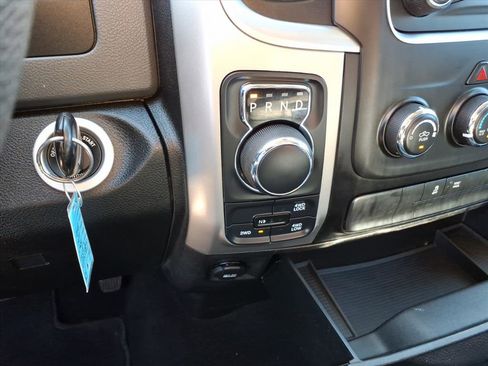 Used 2020 RAM 1500 Classic SLT AWD/4WD image 26