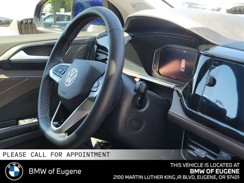 Used 2024 Volkswagen Taos SEL AWD/4WD image 12