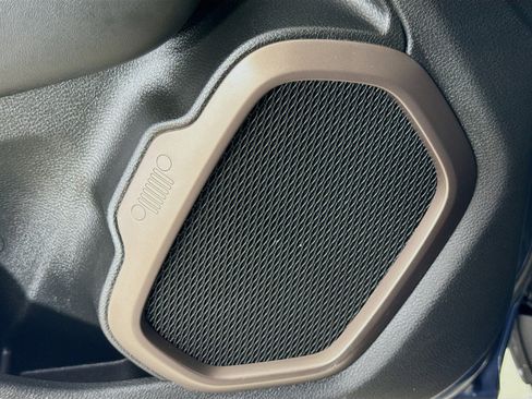 Used 2023 Jeep Renegade Latitude image 19