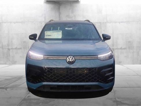 New 2025 Volkswagen Tiguan SE R-Line image 4