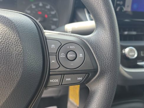 Used 2025 Toyota Corolla LE image 26