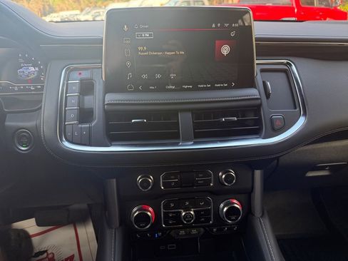 Used 2024 GMC Yukon XL SLT w/ SLT Luxury Package image 24