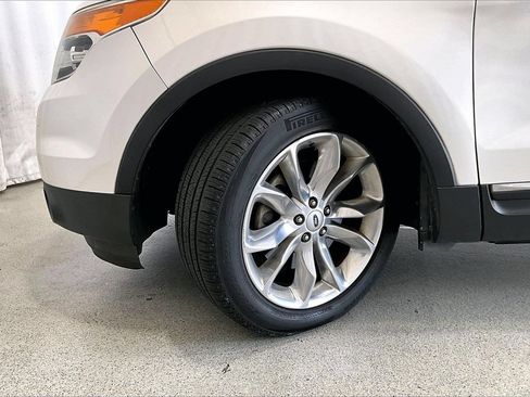 Used 2014 Ford Explorer Limited w/ Equipment Group 301A FWD image 19