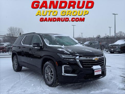 Used 2023 Chevrolet Traverse LT image 1
