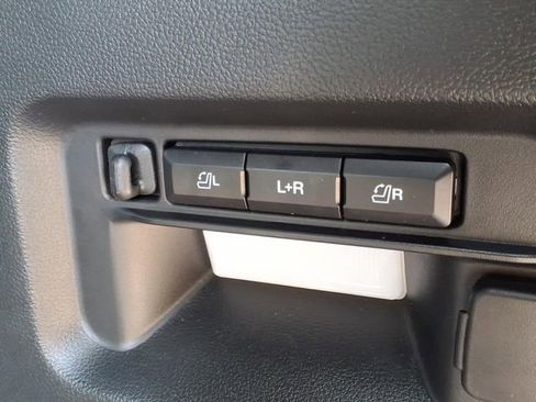 Used 2023 Ford Explorer Platinum w/ Technology Package AWD/4WD image 17