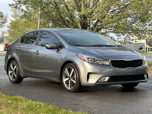 Used 2017 Kia Forte EX image 3