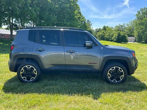 Used 2017 Jeep Renegade Trailhawk AWD/4WD image 2