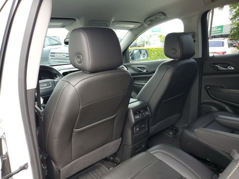 Used 2023 GMC Acadia SLT w/ Elevation Edition image 13