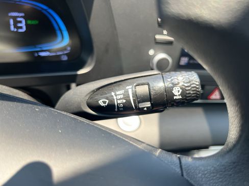 Used 2025 Hyundai Elantra Hybrid FWD image 18