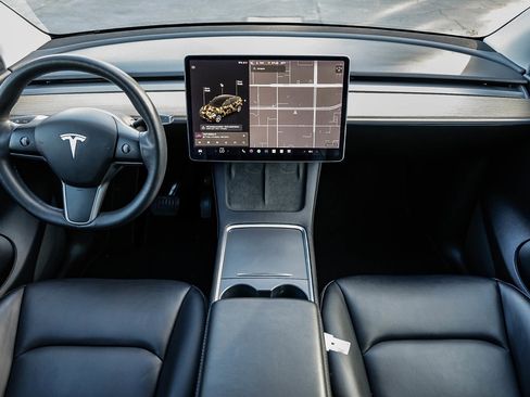 Used 2021 Tesla Model Y Long Range image 10