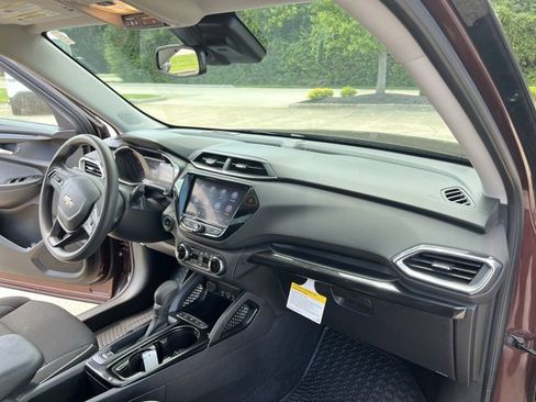 Used 2022 Chevrolet TrailBlazer LT w/ Convenience Package AWD/4WD image 29