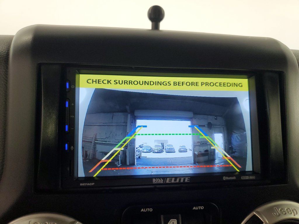 Used 2018 Jeep Wrangler Unlimited Rubicon w/ Connectivity Group AWD/4WD image 22