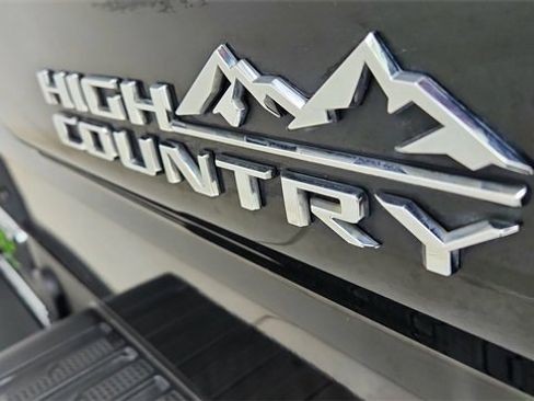 Used 2021 Chevrolet Silverado 1500 High Country w/ Technology Package image 18