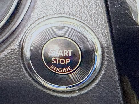 Used 2020 Nissan Rogue SV FWD image 21