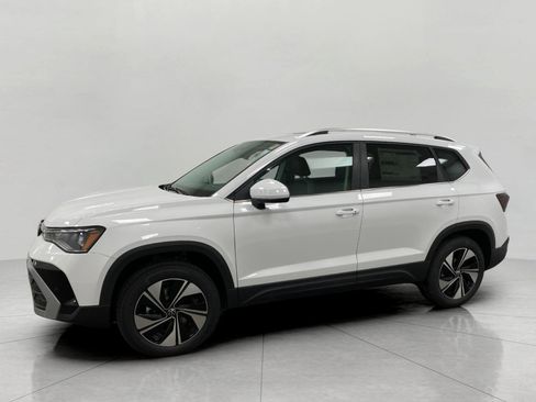 New 2026 Volkswagen Taos SE image 7