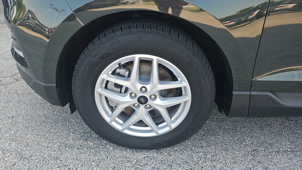 Used 2024 Ford Edge SEL AWD/4WD image 9