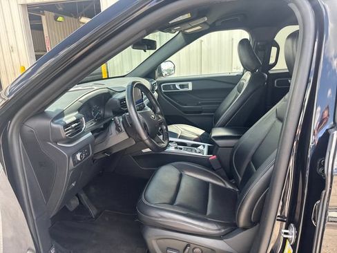 Used 2020 Ford Explorer XLT w/ Equipment Group 202A AWD/4WD image 9