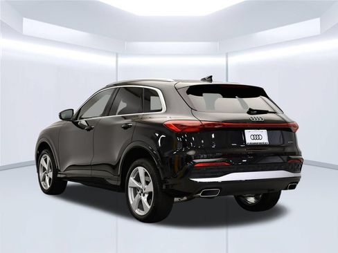 Used 2025 Audi Q5 Premium Plus w/ Premium Plus AWD/4WD image 3