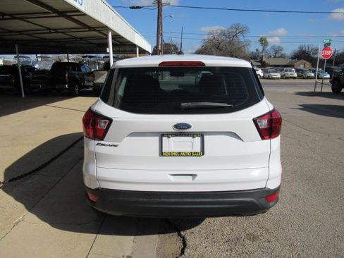 Used 2019 Ford Escape S image 9
