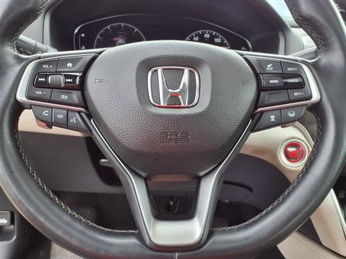 Used 2018 Honda Accord Touring image 18