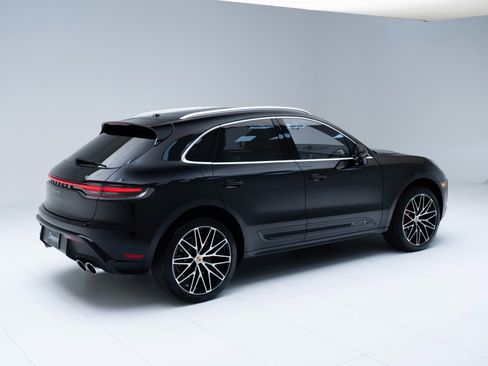 Certified 2025 Porsche Macan S image 9